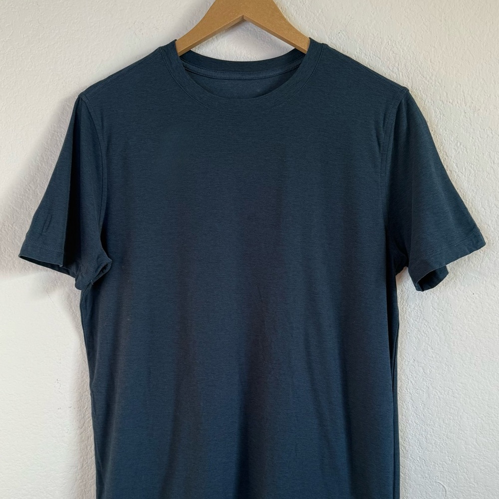 Vuori Strato Tech Tee Heather Navy Blue Short Sleeve T Shirt V126 Size Small - Picture 3 of 12